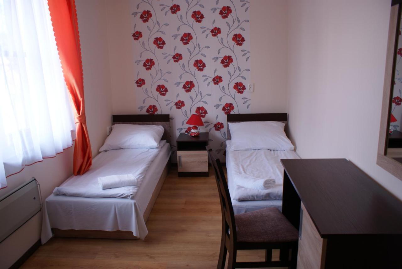 Pensjonat Pod Lwem Niechorze Exterior foto